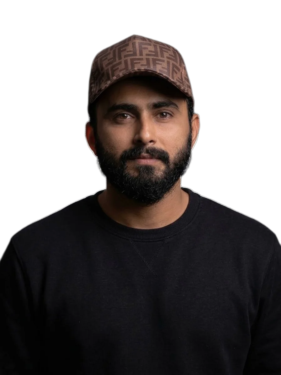 Portrait of Samama Tahir, full-stack web developer and digital growth specialist in Porto